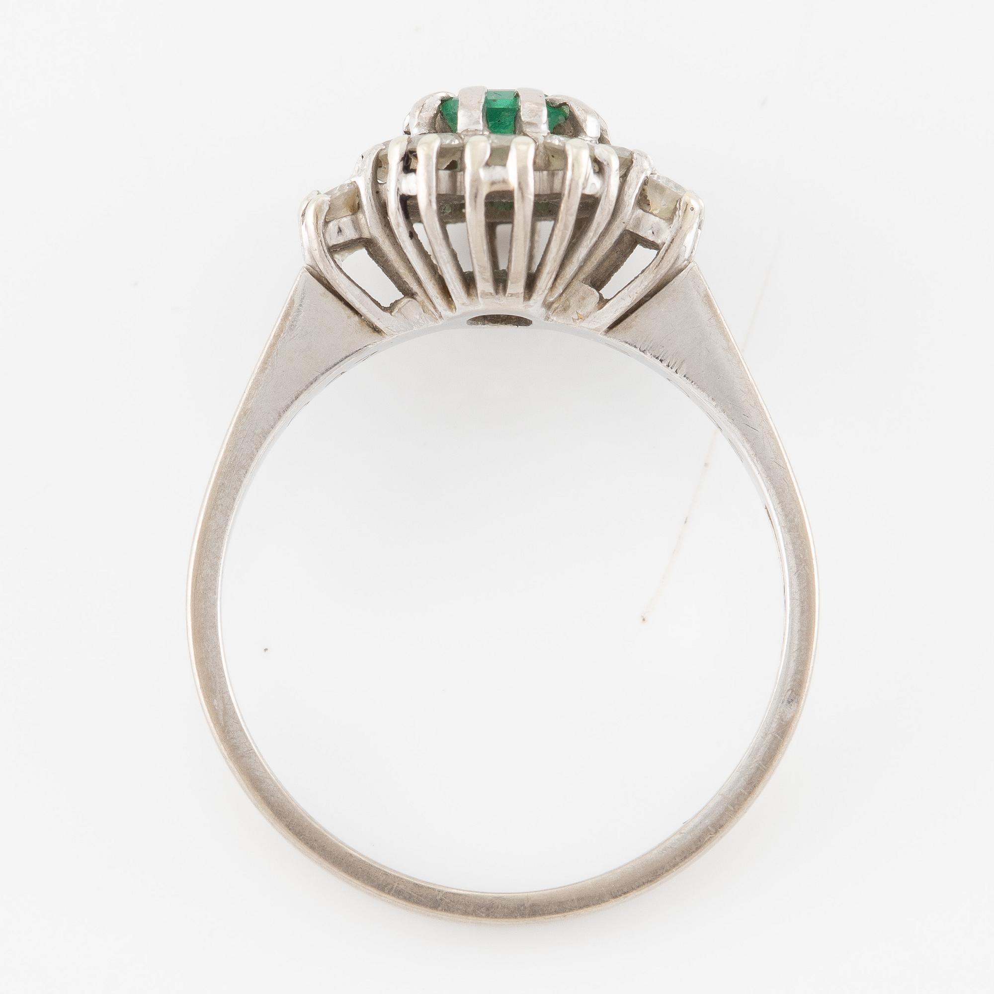 Ring, Evert Lindberg, 18K white gold with emerald and brilliant-cut diamonds.