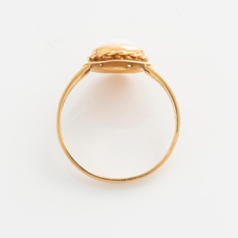 Hänge och ring, guld med snäckskalscamé.