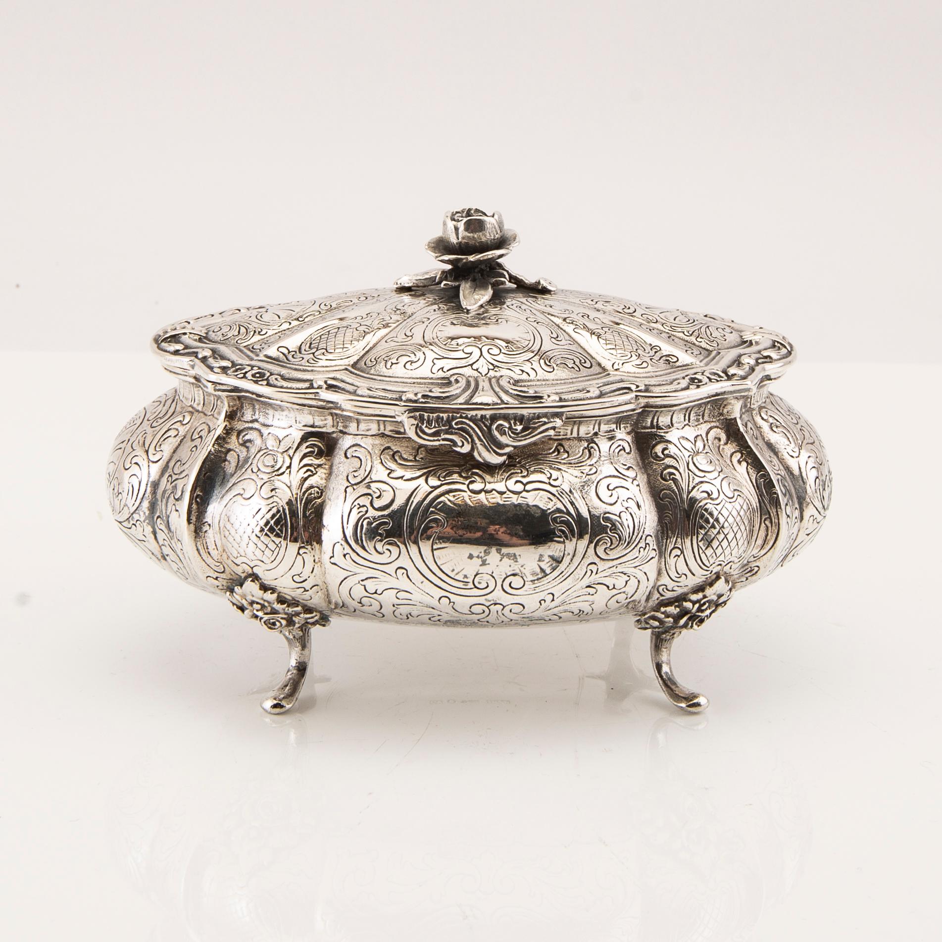 A Swedish silver suger box mark of JL HUltman Stockholm 1951, weight 443 gram.