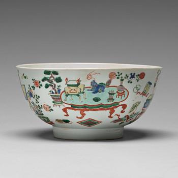 601. A famille verte bowl, Qing dynasty, Kangxi (1662-1722).