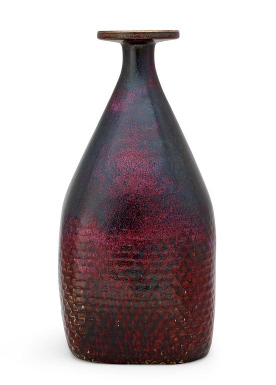 A Stig Lindberg stoneware vase, Gustavsberg 1967.
