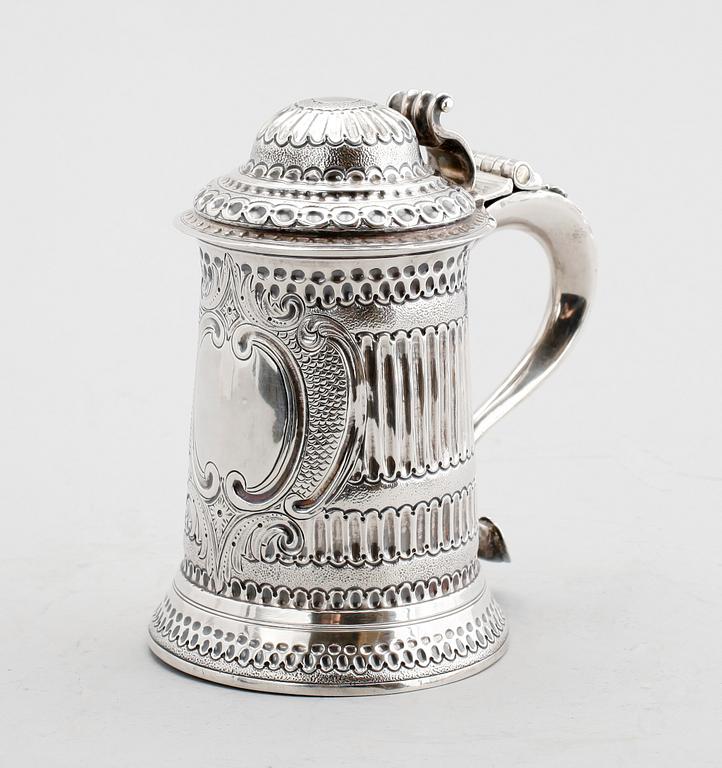 STOP, silver, möjligen Benjamin Mountigue, London 1765. Vikt 607 g.