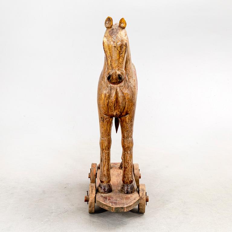A decraotive sculpture India modern.