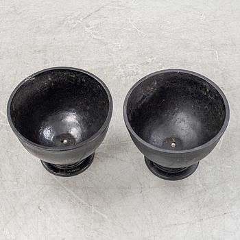 Trädgårdsurnor, ett par, "No 1", Byarums Bruk, 2000-tal.