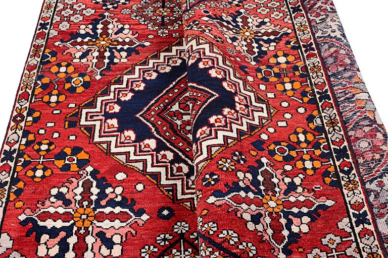 A Bakhtiari carpet, c. 340 x 220 cm.