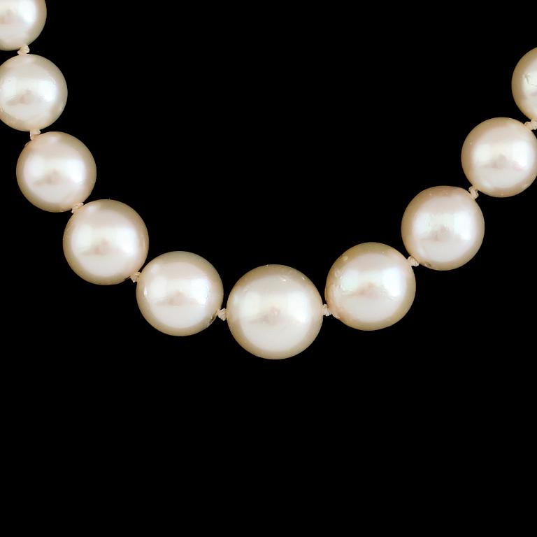 PÄRLCOLLIER, odlade sötvattenpärlor.
