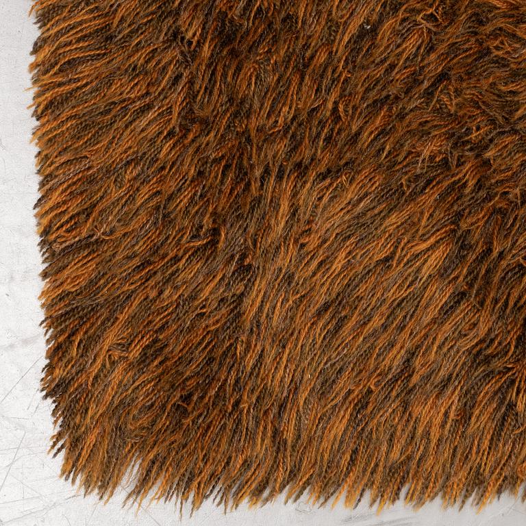 A carpet, machine made pile,  "Blekinge", ca 306 x 196 cm, Svängsta Mattväveri.
