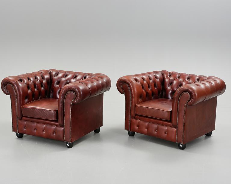 FÅTÖLJER, ett par, Chesterfield, 1900-tal.