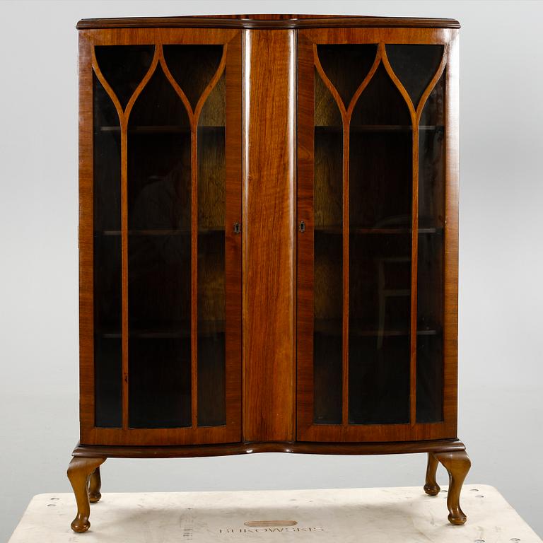 VITRINSKÅP, England, 1900-tal.