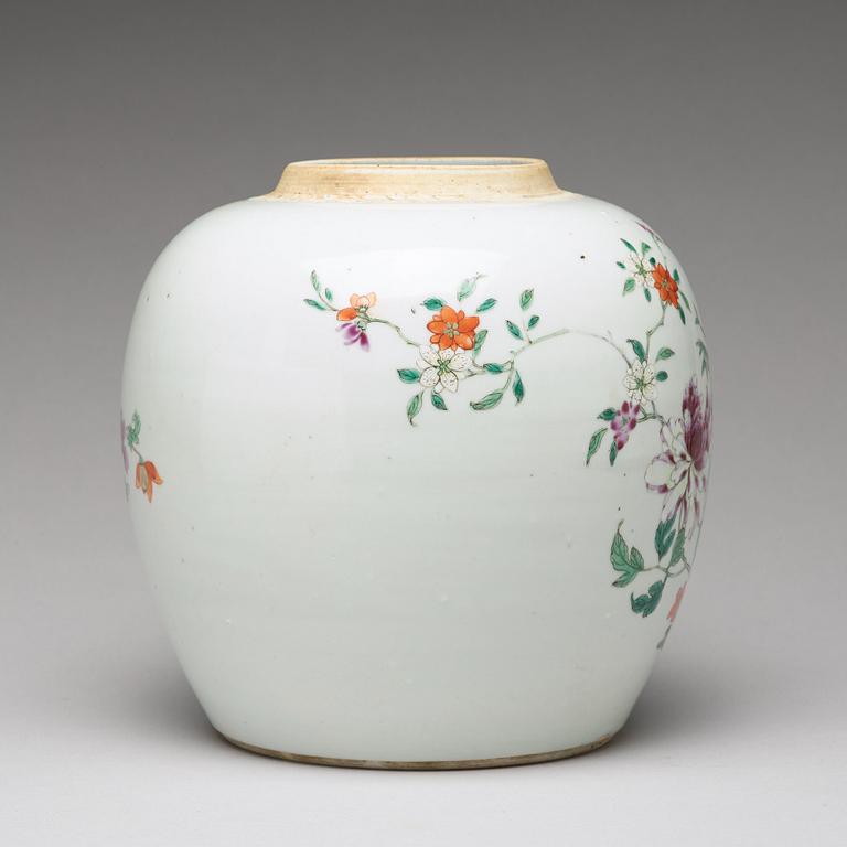 A famille rose jar, Qing dynasty, Qianlong (1736-95).