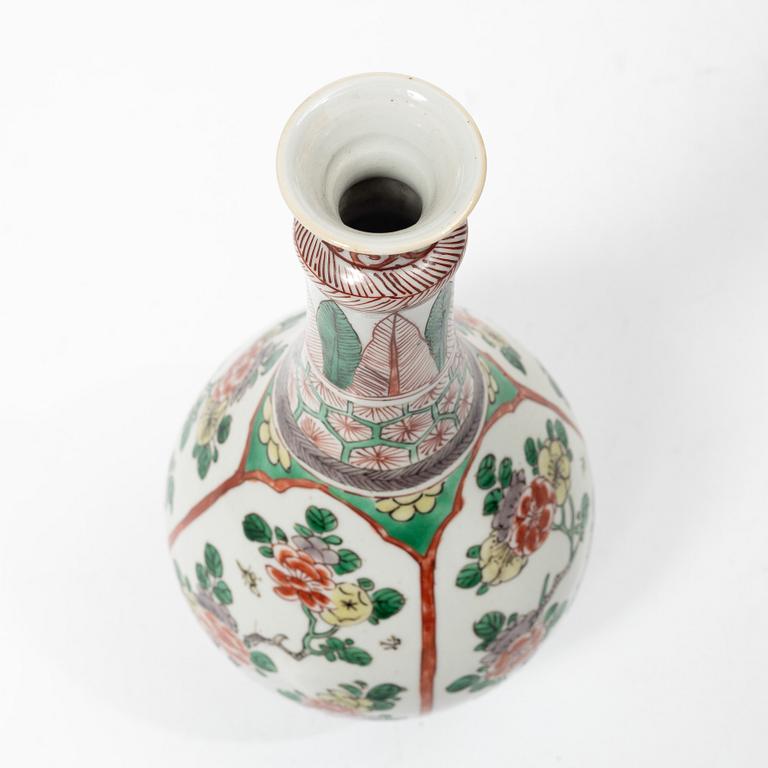 Vas, porslin. Qingdynastin, Kangxi (1662-1722).