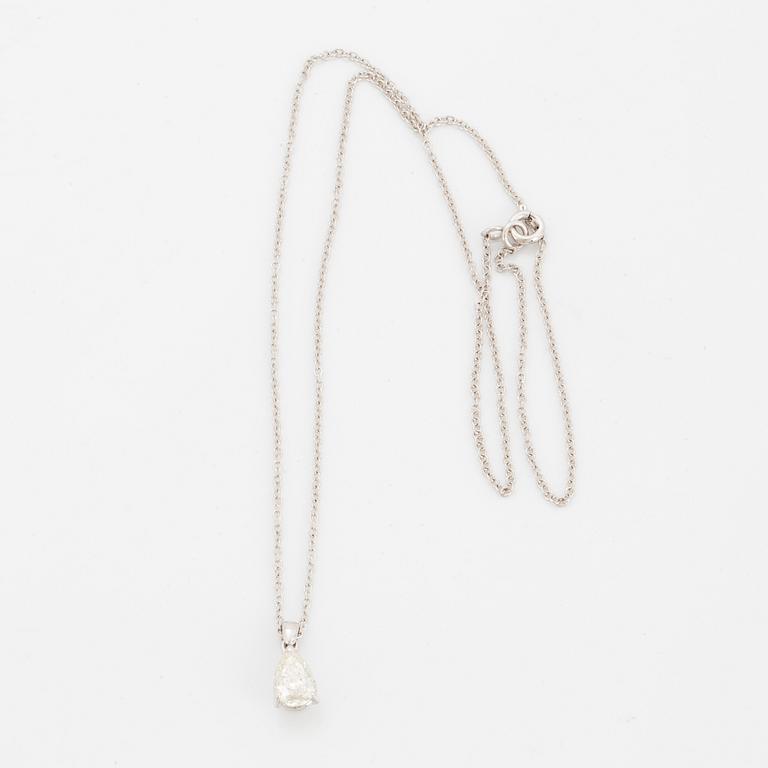 COLLIER, med droppformad diamant 1,01 ct, med GIA certifikat.