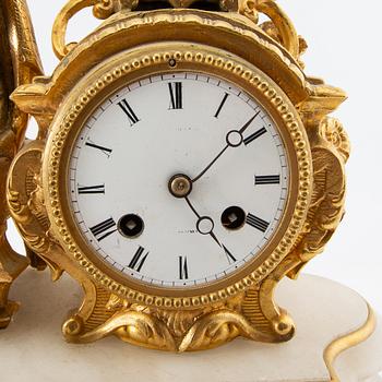 Bordspendyl Louis XVI-stil 1900-talets första hälft.