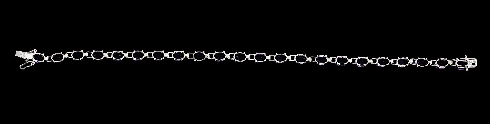 ARMBAND, 14 k vitguld, ametister. Vikt ca 8,1 g.