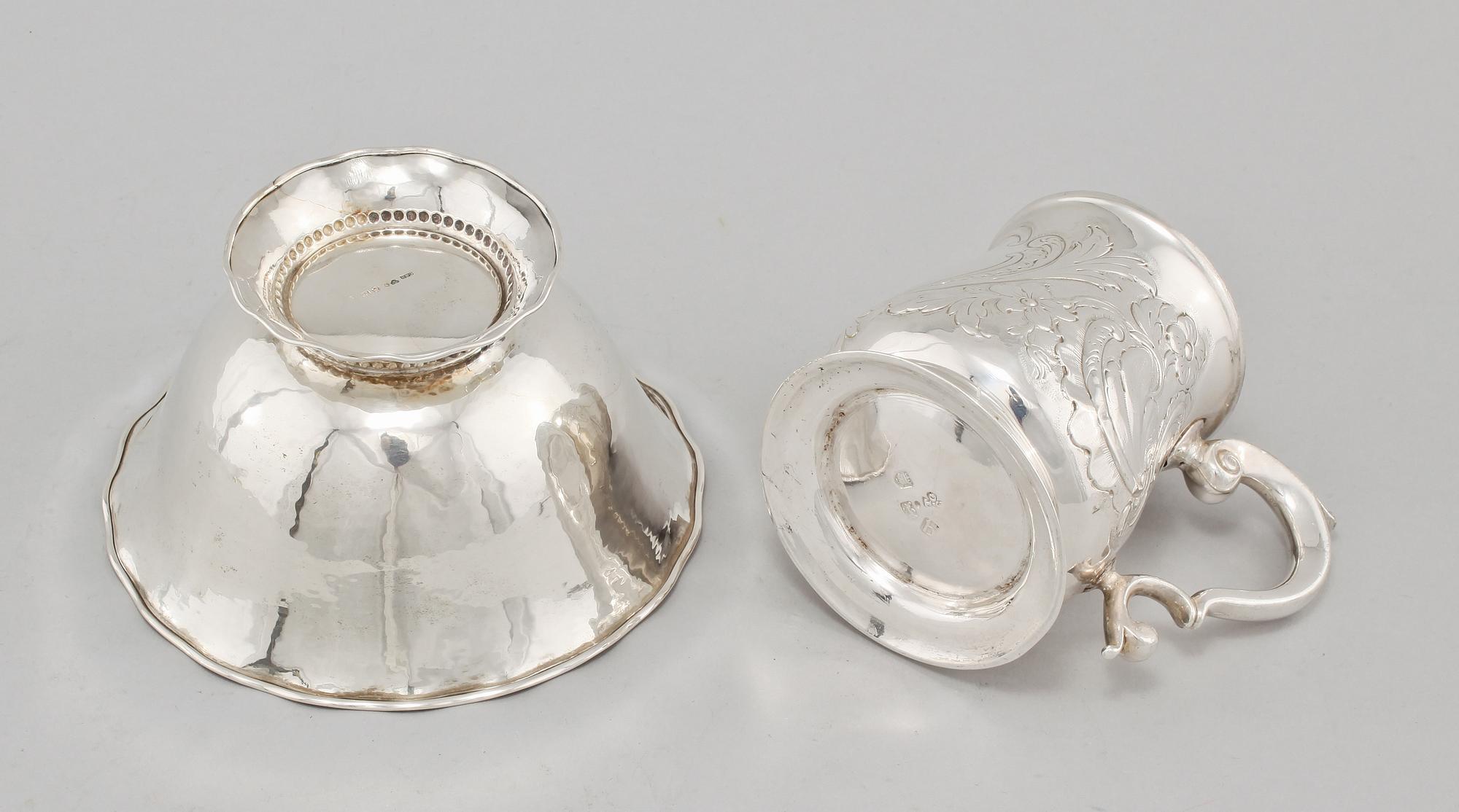 PARTI SILVER, 5 delar, bl a England, 1800/1900-tal, bägare möjligen 1700-tal. Total vikt 410 g.