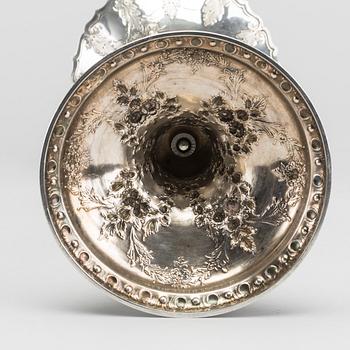 A SILVER VASE FROM SHEFFIELD, England, 19th century, weight ca 490g.