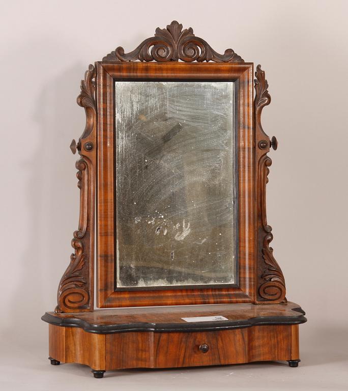 LÅDSPEGEL. Nyrenässans, 1800-talets slut.