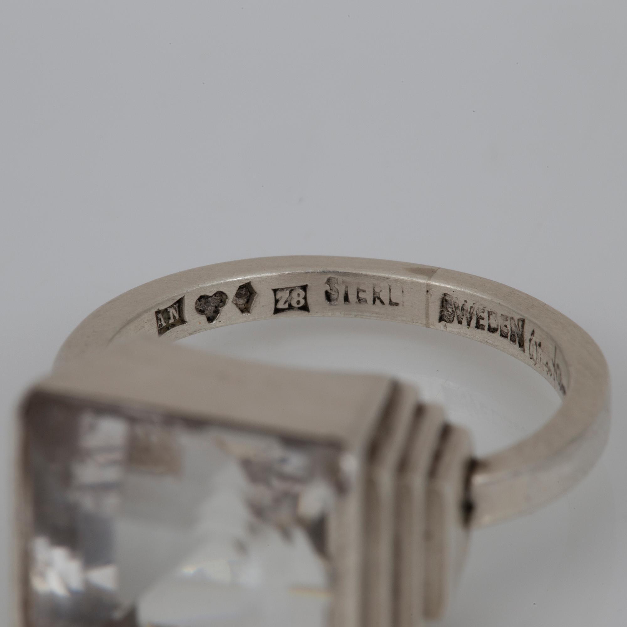 RING, silver och bergkristall, Wiwen Nilsson, Lund, 1950. Total vikt 10 g.
