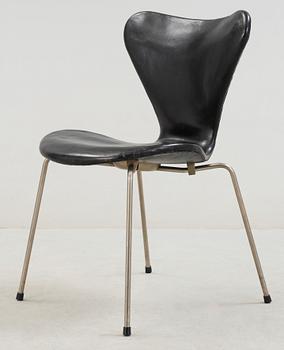STOL, "Sjuan", Arne Jacobsen, Fritz Hansen, formgiven 1955.