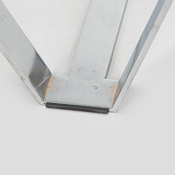 Jouni Leino, Tarjotinpöydän jalusta ,"Grip" Jouni Leino Design Studio 2009.