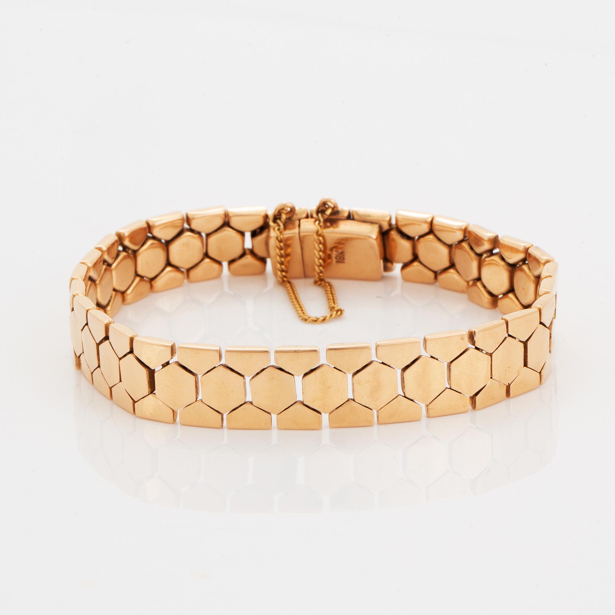 An 18K gold bracelet.