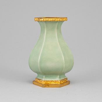 A Chinese vase with european bronze mount, 20th century.