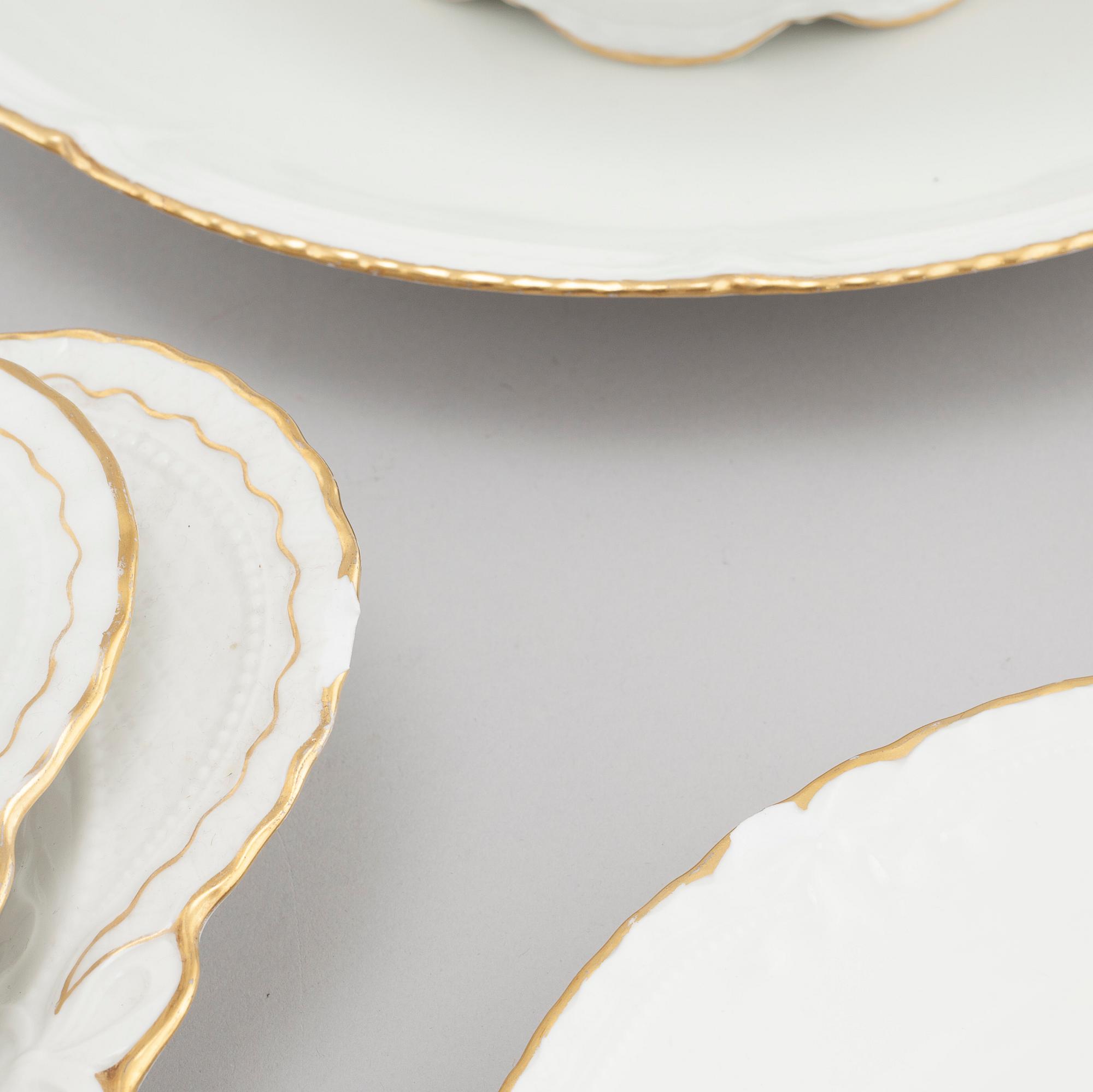 69 pieces of porcelain table ware, by Theodore Haviland, Limoges, first half/mid 20th cenutry.