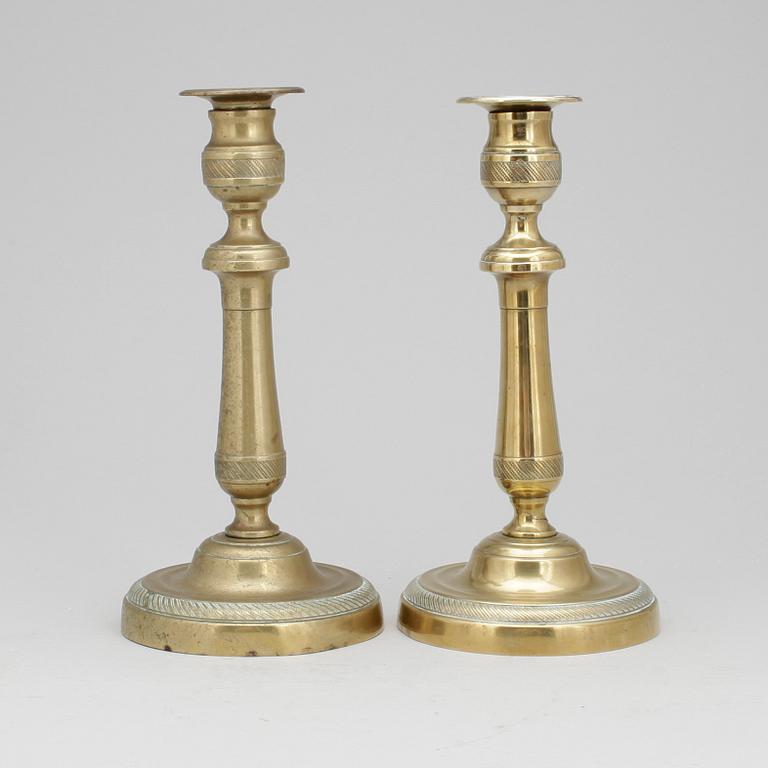 LJUSSTAKAR, ett par, mässing, empire, 1800-talets första hälft.