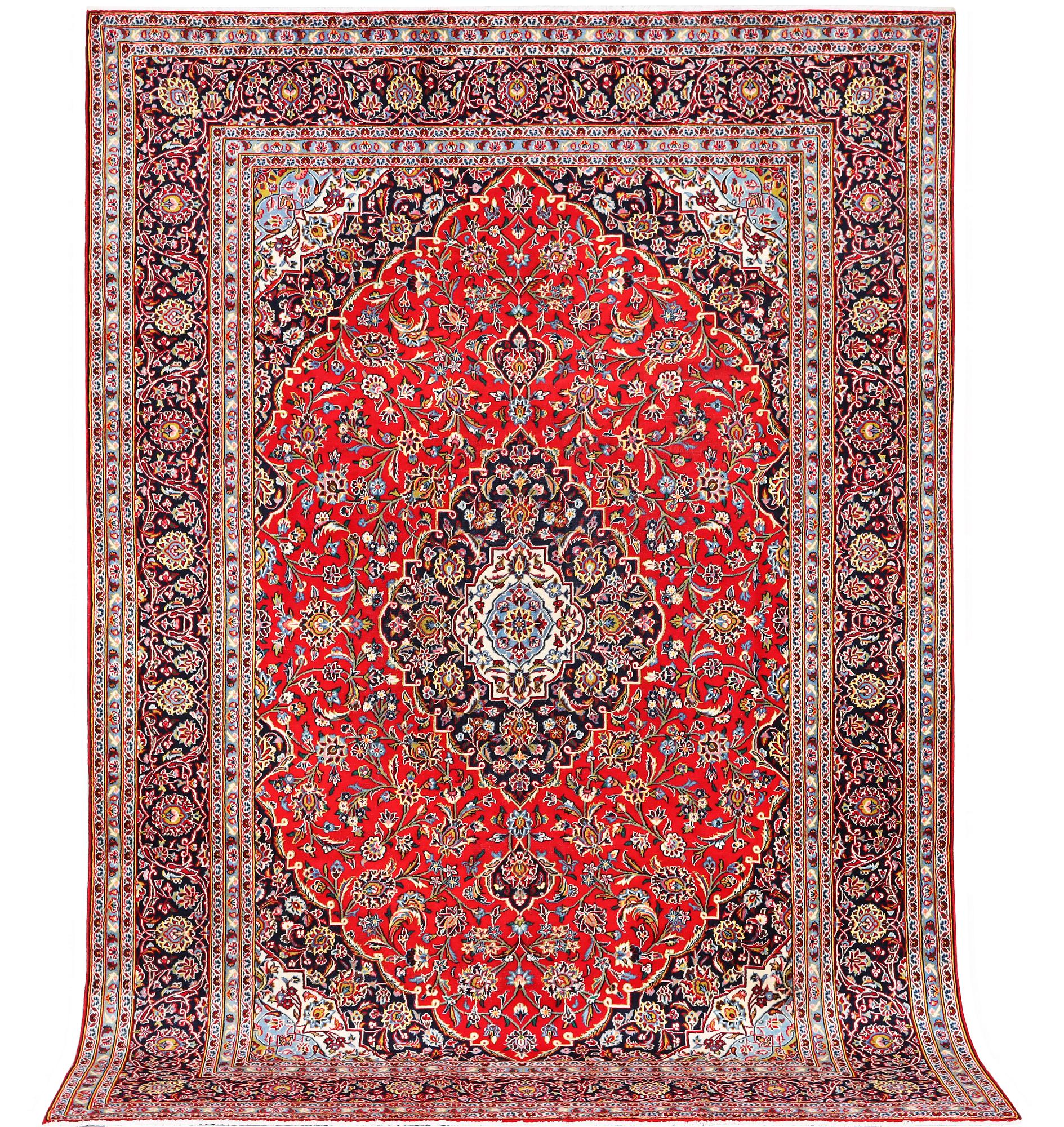 A Kashan carpet, c. 302 x 200 cm.