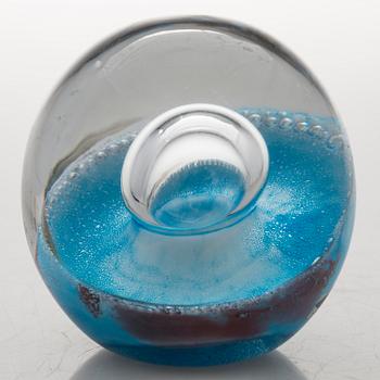 OIVA TOIKKA, KONSTGLAS / BREVPRESS, signerad och numrerad Oiva Toikka Nuutajärvi Notsjö 51/2000  och GLASDEKORATION.