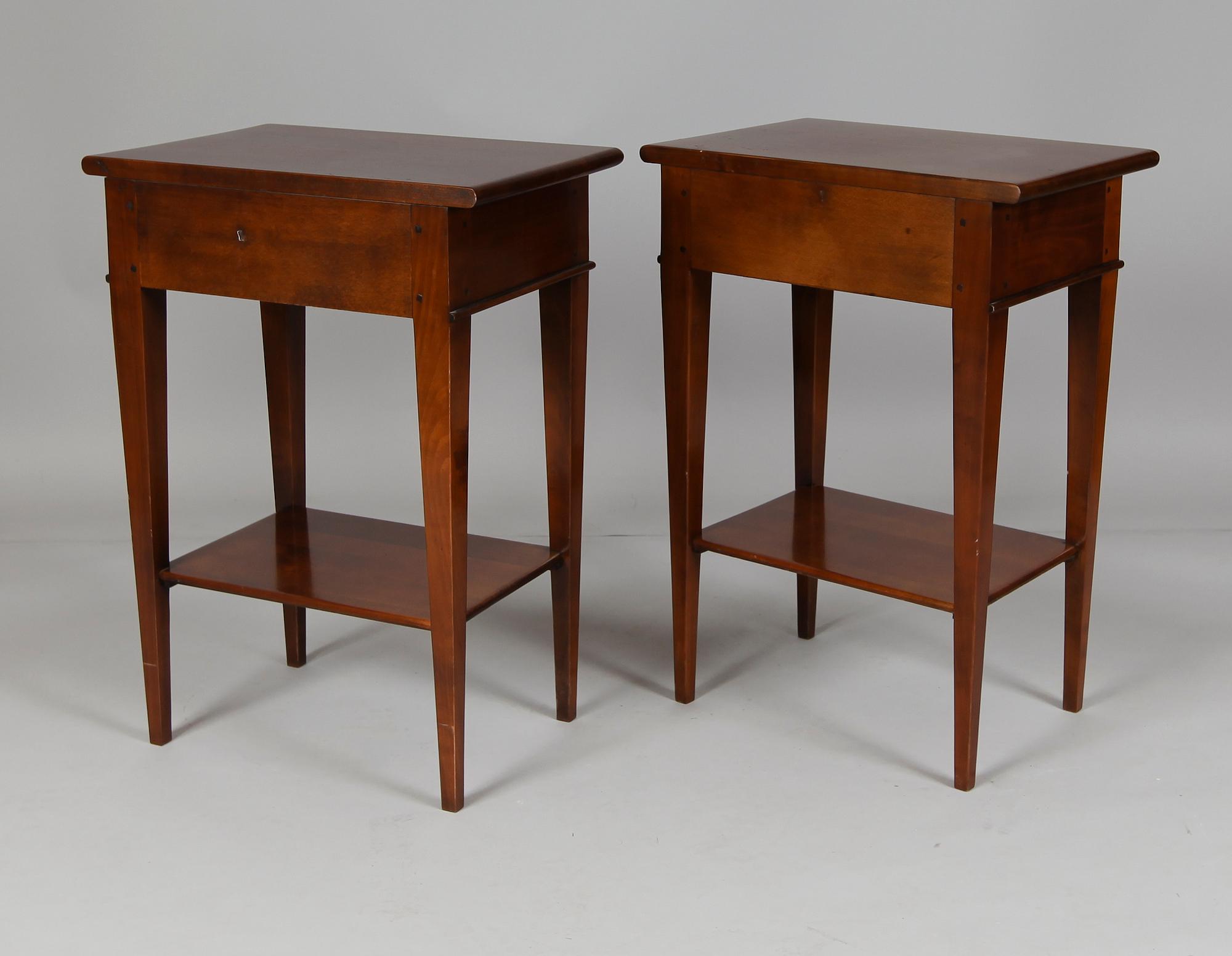 SÄNGBORD, 1 par, Richelieu, Frankrike, 1900-talets andra hälft.