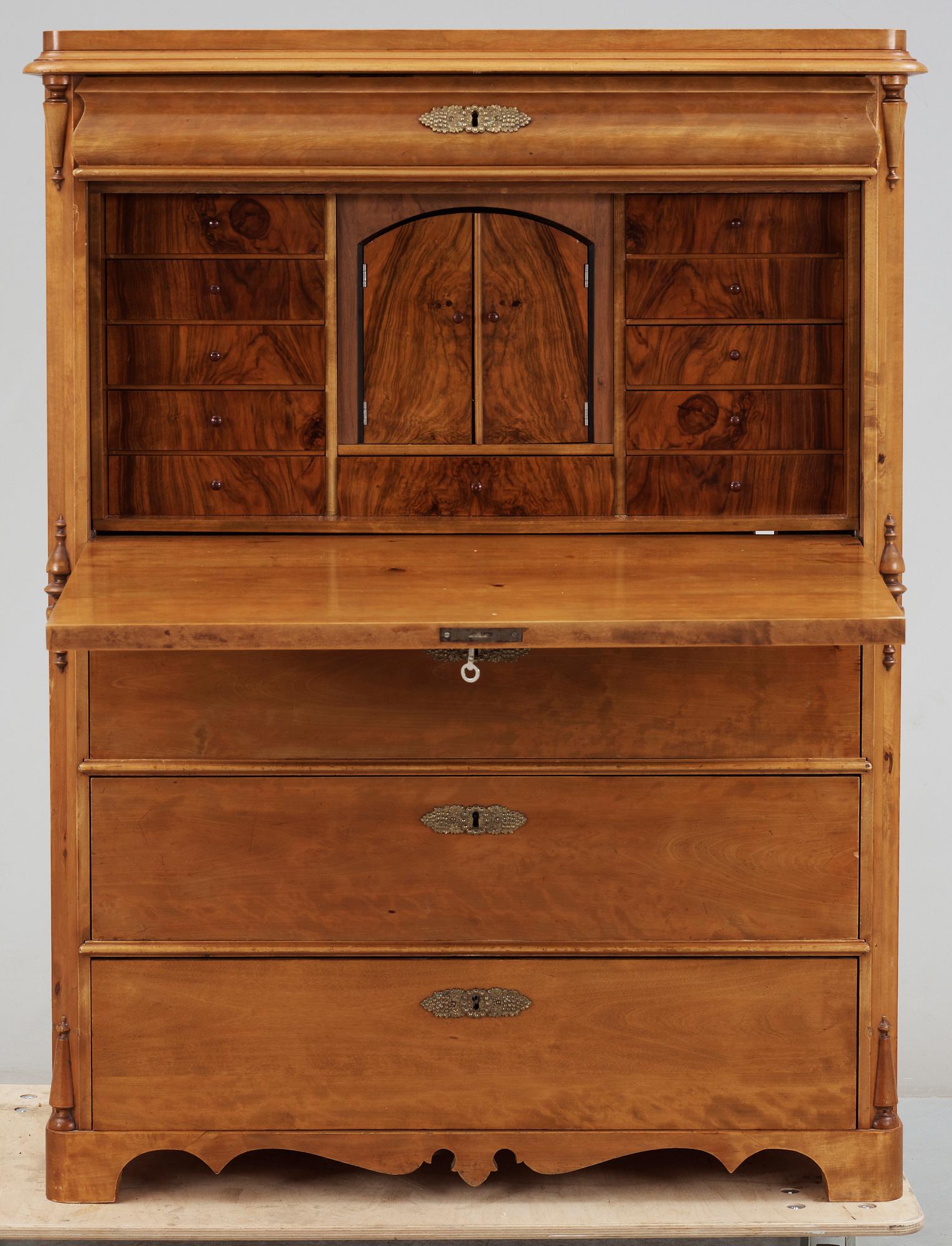 CHIFFONJE, nyrenässans, 1800-talets andra hälft.