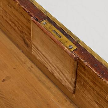 Byrå, sengustaviansk, sent 1700-tal.