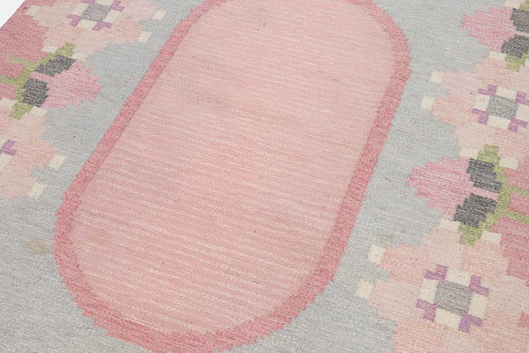Ingegerd Silow, a flat weave carpet, signed IS, approx. 277 x 197 cm.