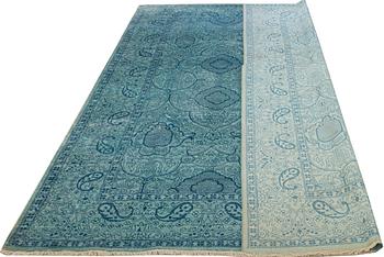 Matta, sk Bambu Silke, ca 306 x 243 cm.