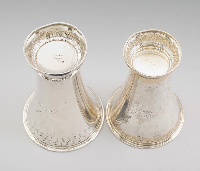 BÄGARE, 2 st, silver, svenska stämplar, 1900-tal. Vikt ca 395 gram.
