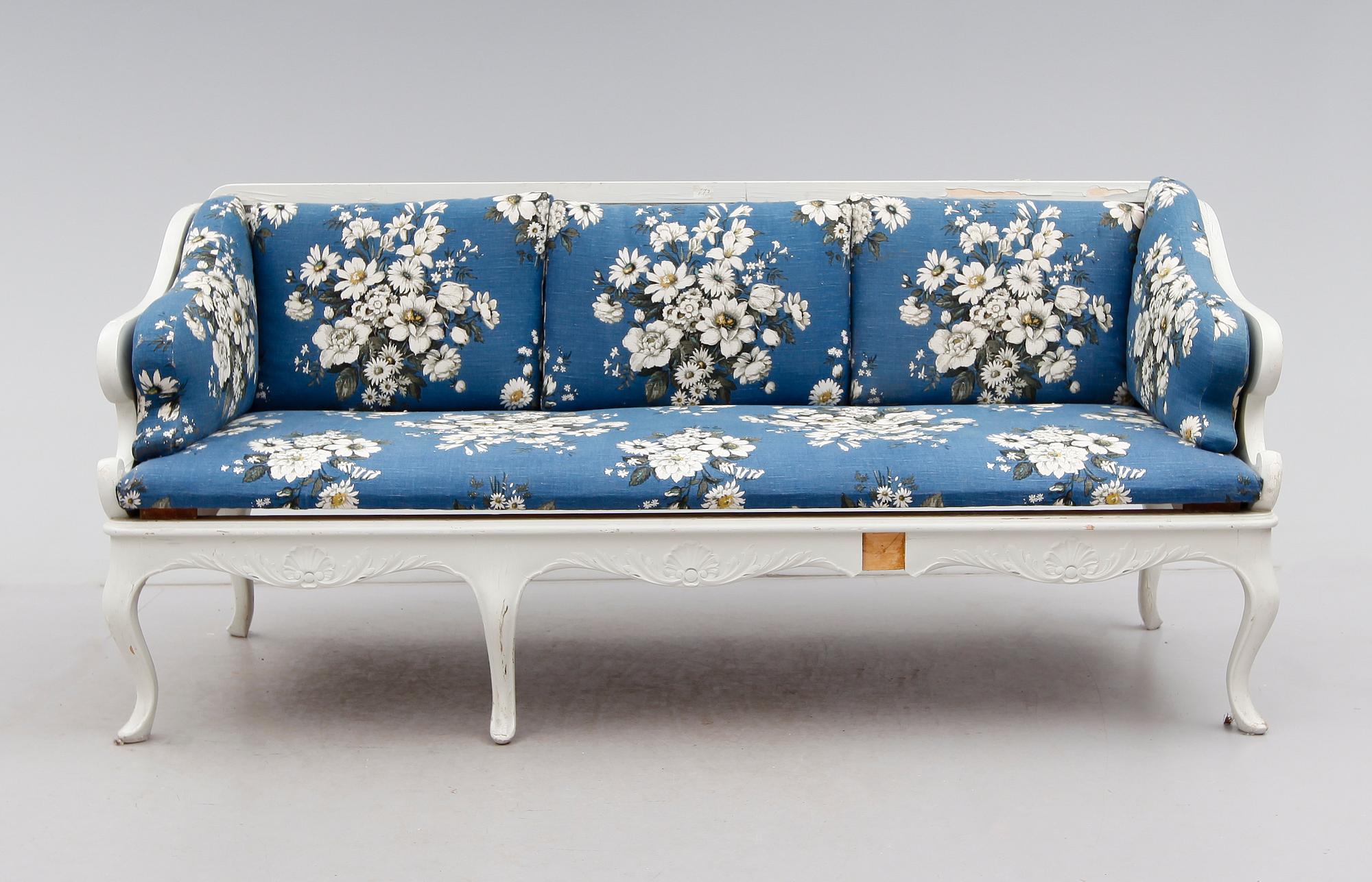 TRÅGSOFFA, rokokostil, 1900-talets första hälft.