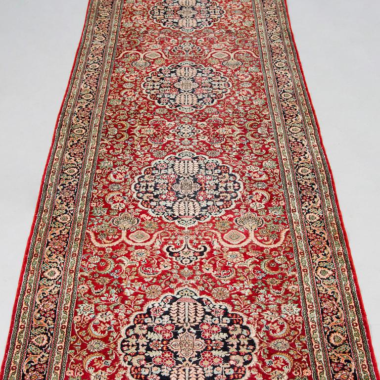 Gallerimatta, silke, orientalisk, 301 x 76 cm.