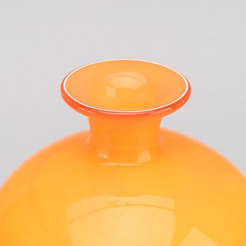 A 1960-70's CENEDESE MURANO GLASS VASE.