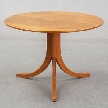 Josef Frank, soffbord, modell 1028, Firma Svenskt Tenn, 1900-talets andra hälft.