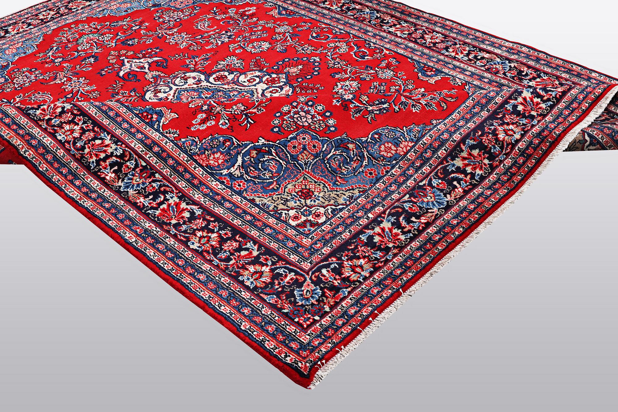 Matto, West persian, ca 320 x 242 cm.