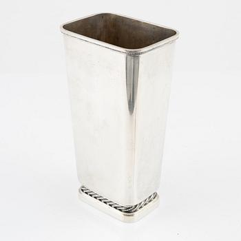 Atelier Borgila, a sterling silver beaker, Stockholm 1969, provenance Lukas Bonnier.