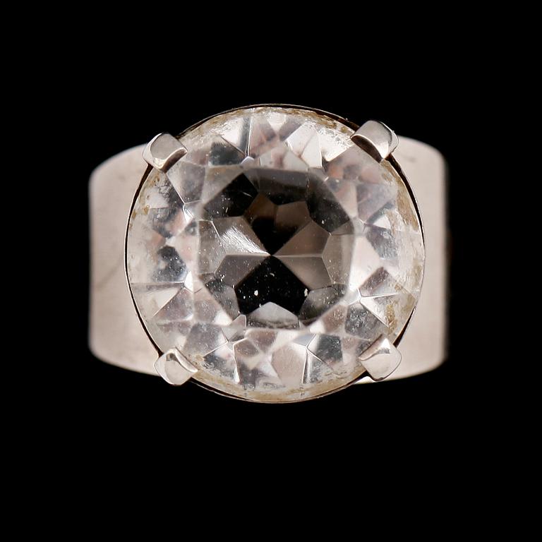 RINGAR, 3 st, silver och bergkristall, 1900-talets andra hälft.