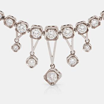 An Evert Lindberg necklace in 18K white gold set with round brilliant-cut diamonds 10.42 cts.