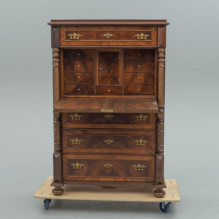 CHIFFONJÉ, nyrenässans, sent 1800-tal.