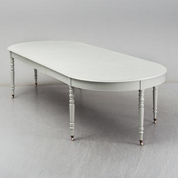 A late 19th century dining table.