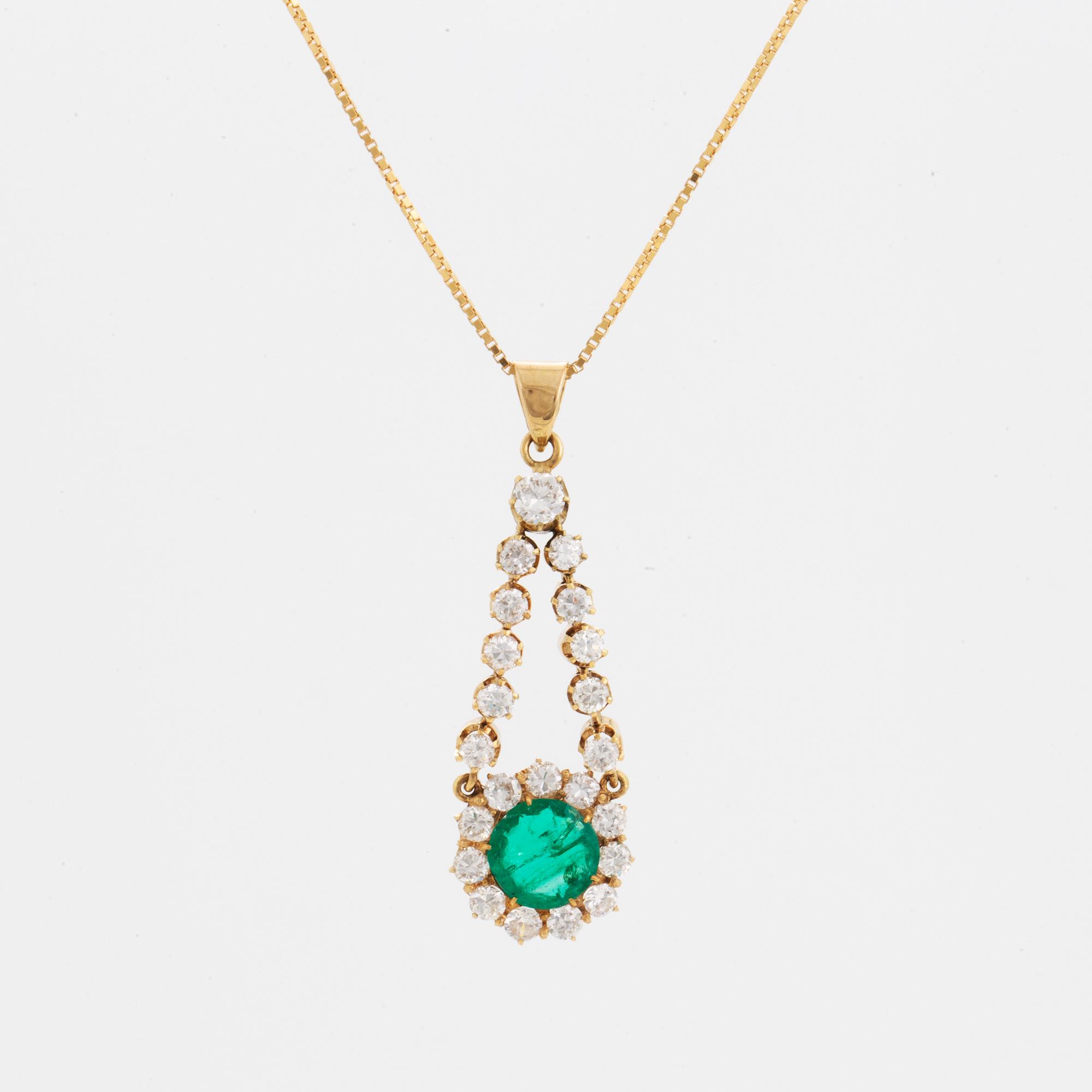 An 18K gold pendant set with a facted emerald.
