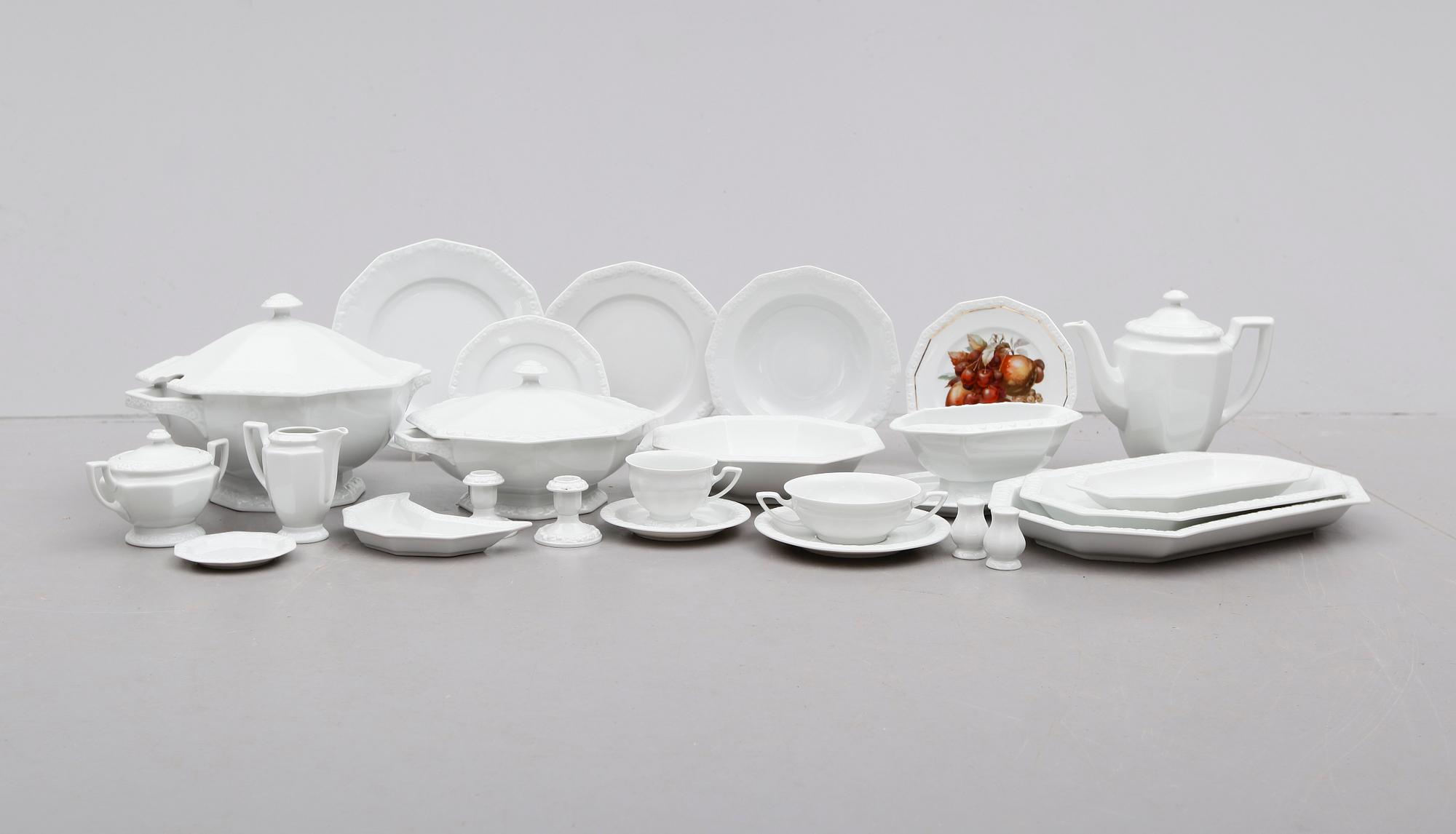 MAT- OCH KAFFESERVIS, 95 delar, porslin, "Classic Rose", Rosenthal.