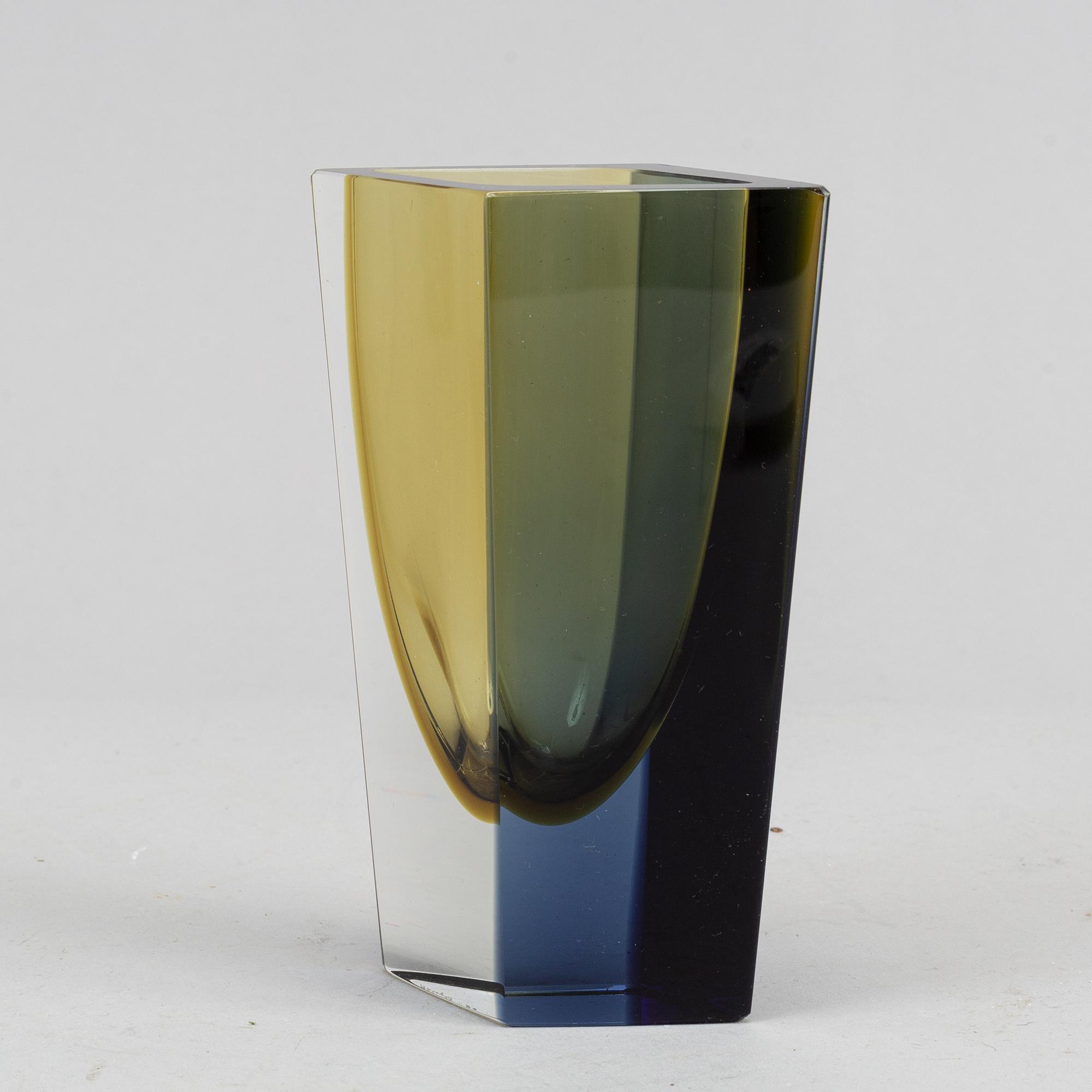Kaj Frank, a glassv vase, 'Prisma', from Nuutajärvi Notsjö, signed and dated -65.