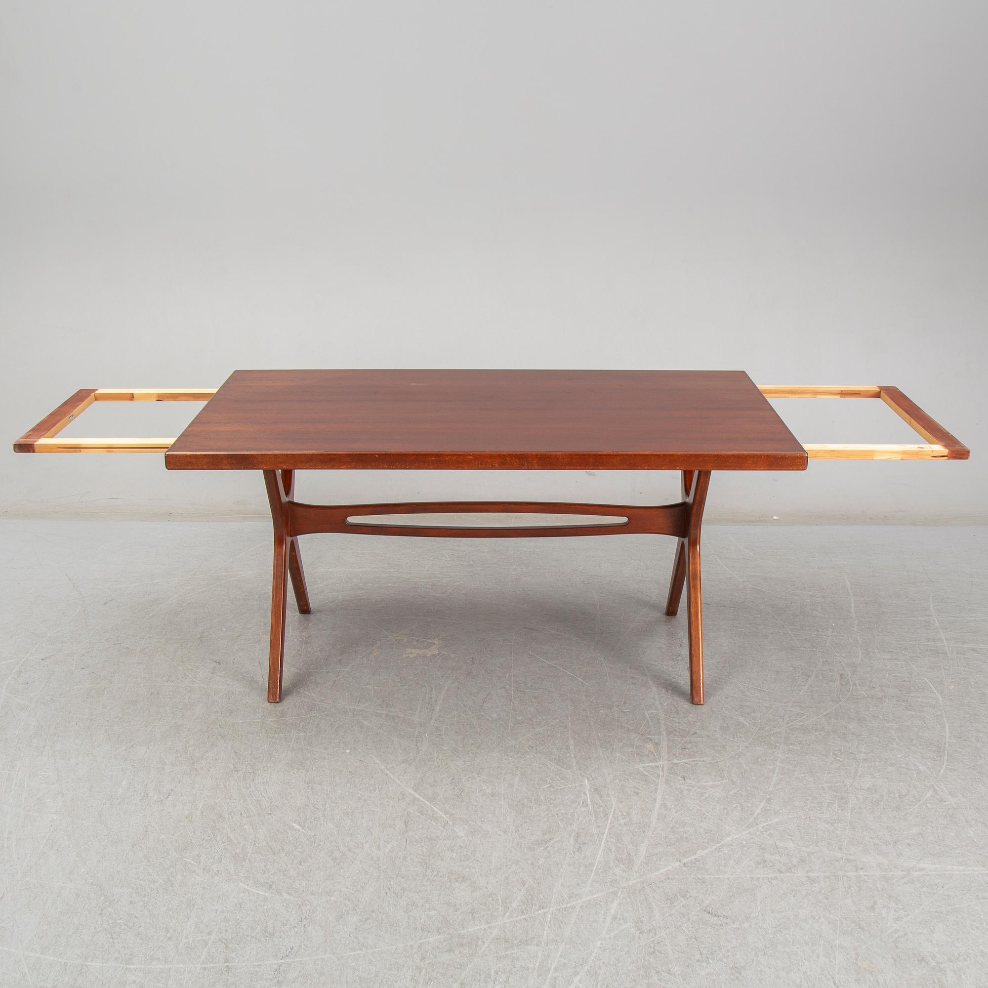 A mid 20th Century dinner table.